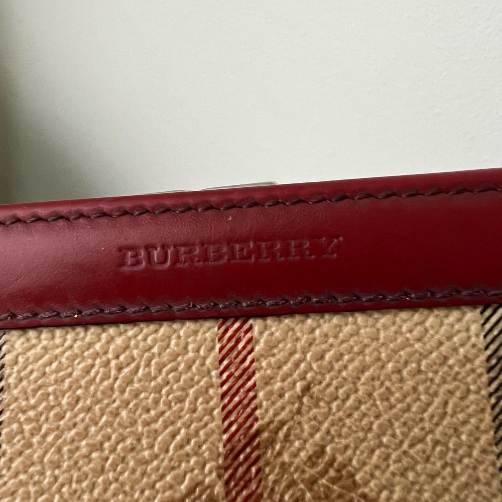 BURBERRY Kiss Lock WOC - Picture 4 of 13